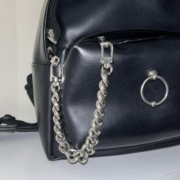 Samo Ondoh mini piercing backpack - Picture 4 of 7